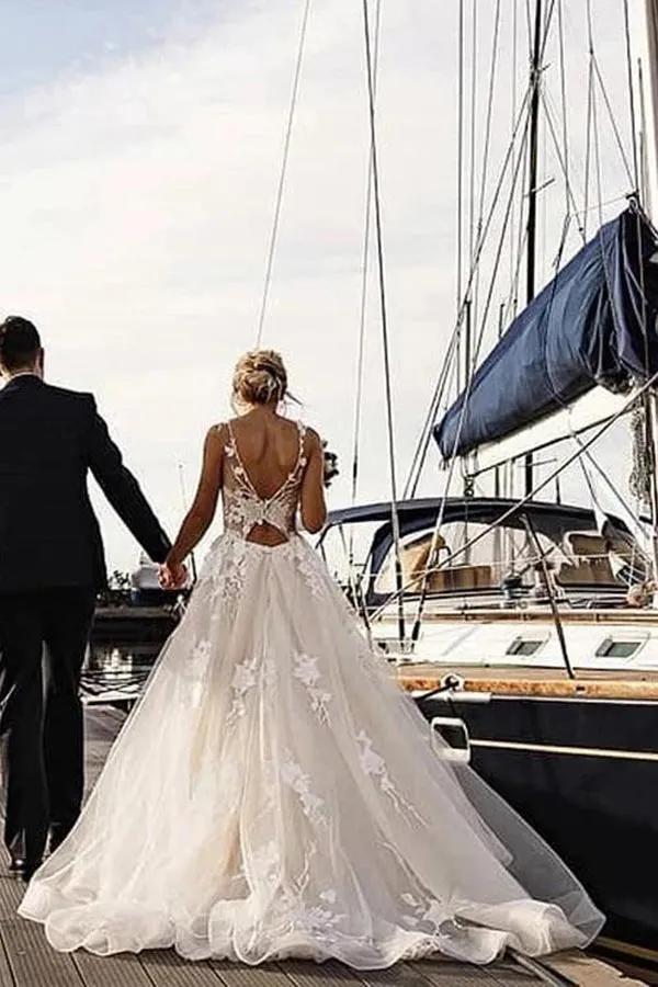 A-line  Ivory Tulle Lace Appliqued Wedding Dress