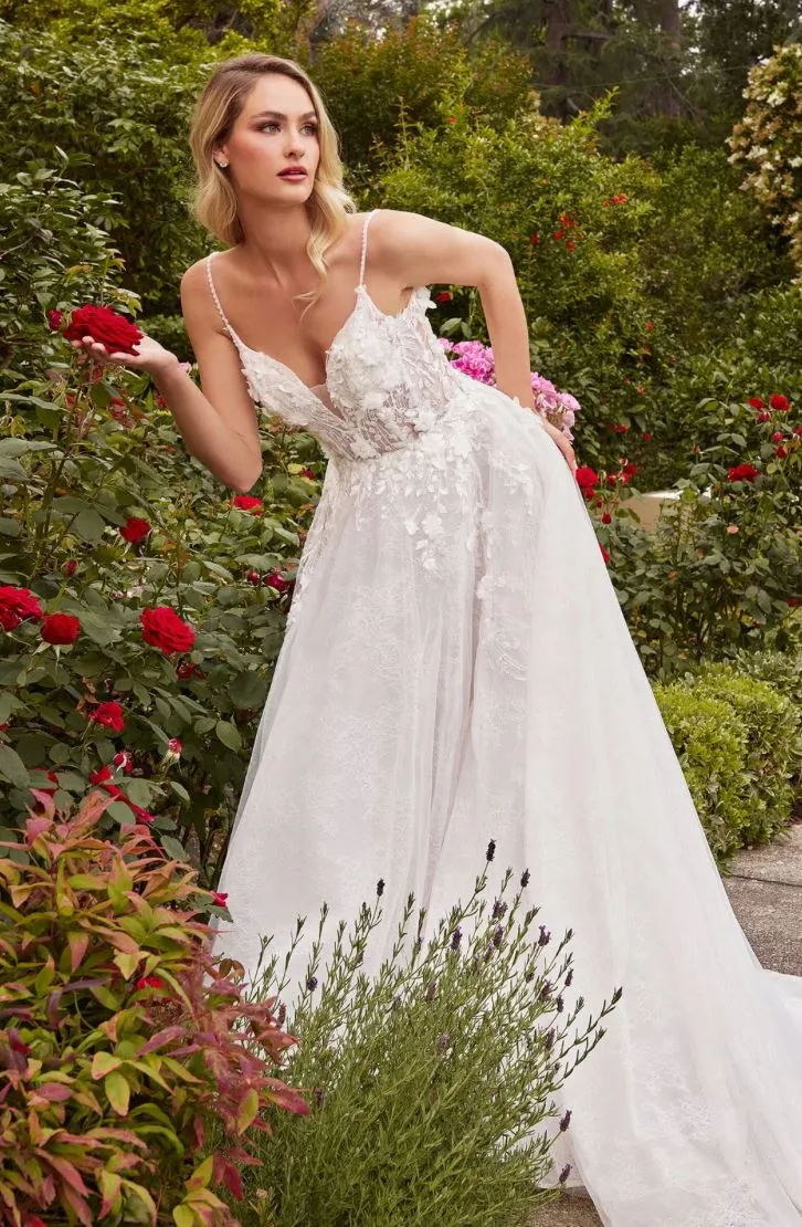 Perla Floral Applique Lace Wedding Dress: Off White